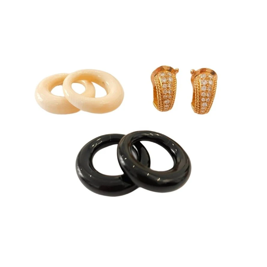 Boucles d'oreilles interchangeables VAN CLEEF & ARPELS en or jaune, onyx, corail blanc et diamants - Image 3