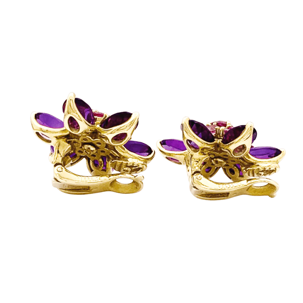 Boucles d'oreilles Clips VAN CLEEF & ARPELS "Fleurs d'Hawaï" en or jaune, améthystes et saphirs - Image 6