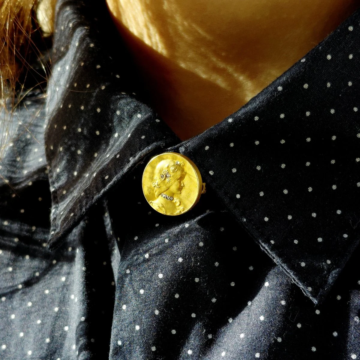 Bouton de plastron EMILE VERNIER en or jaune et diamants - Image 2