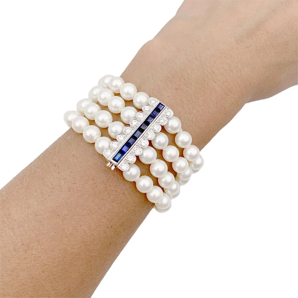 Bracelet 4 rangs de perles, fermoir or blanc, saphirs et diamants. - Image 3