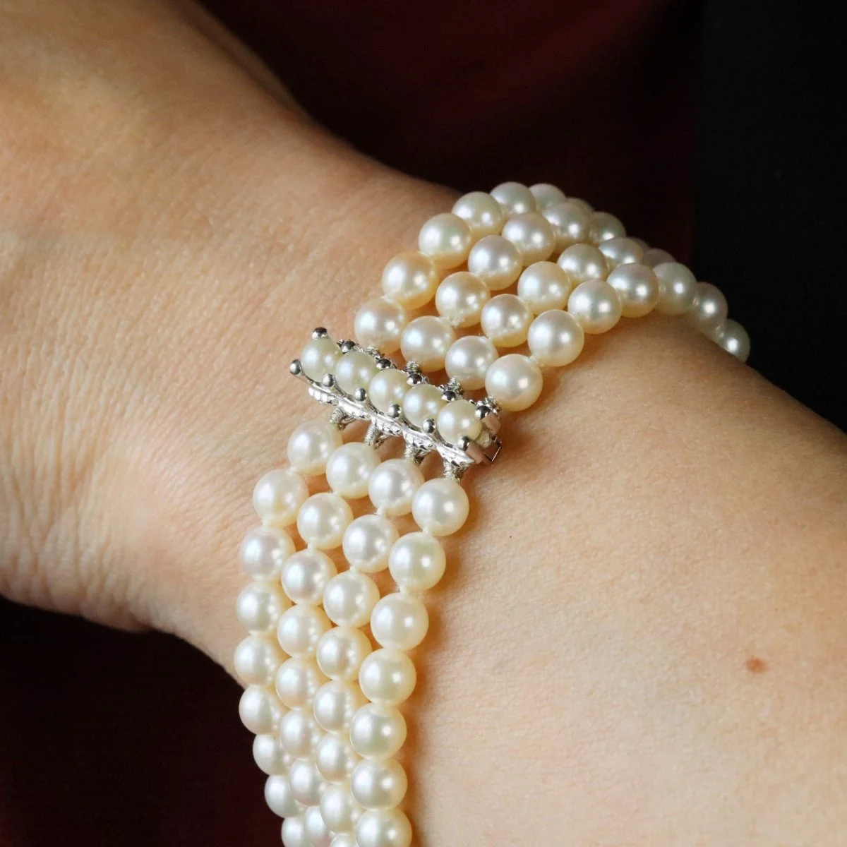 Bracelet 4 rangs en or blanc et perles de culture - Image 6