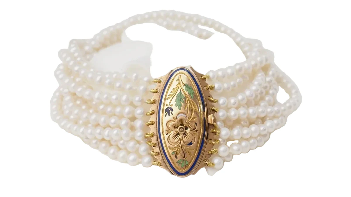 Bracelet en or jaune, émail et perles