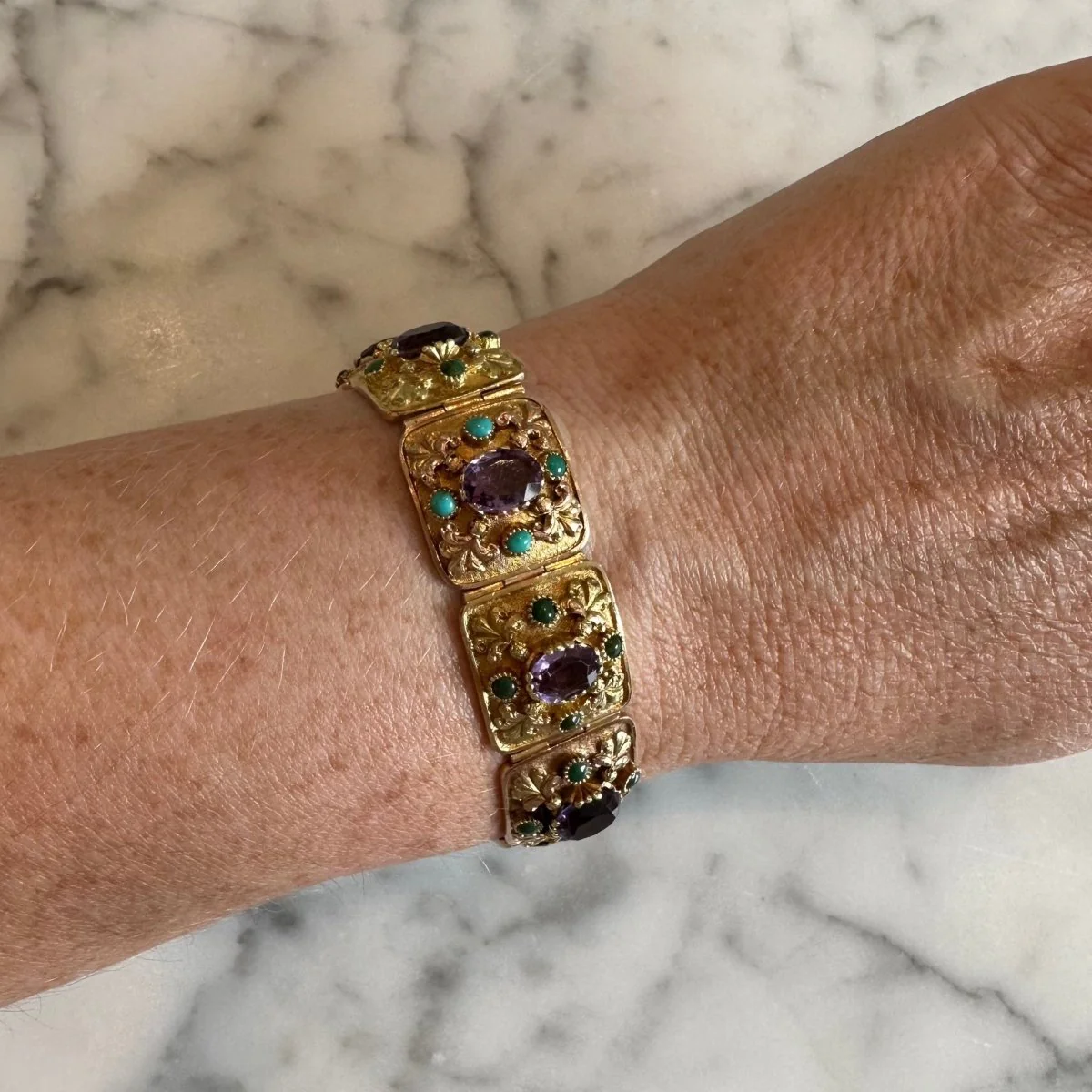 Bracelet Souple en or jaune, améthystes et turquoises - Image 2