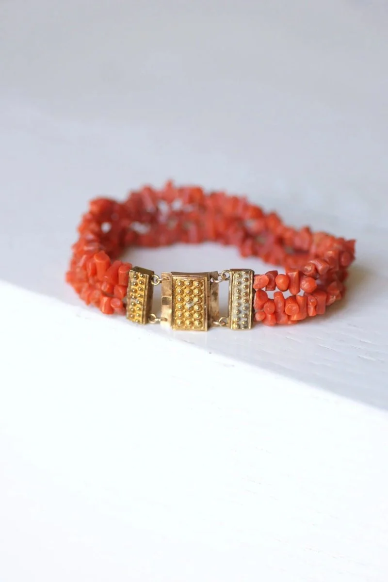 Bracelet ancien trois rangs de corail, fermoir or - Image 2