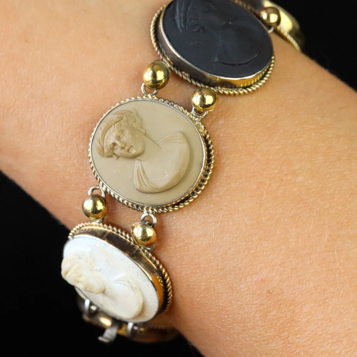 Bracelet ancien en vermeil et pierres de lave - Image 6