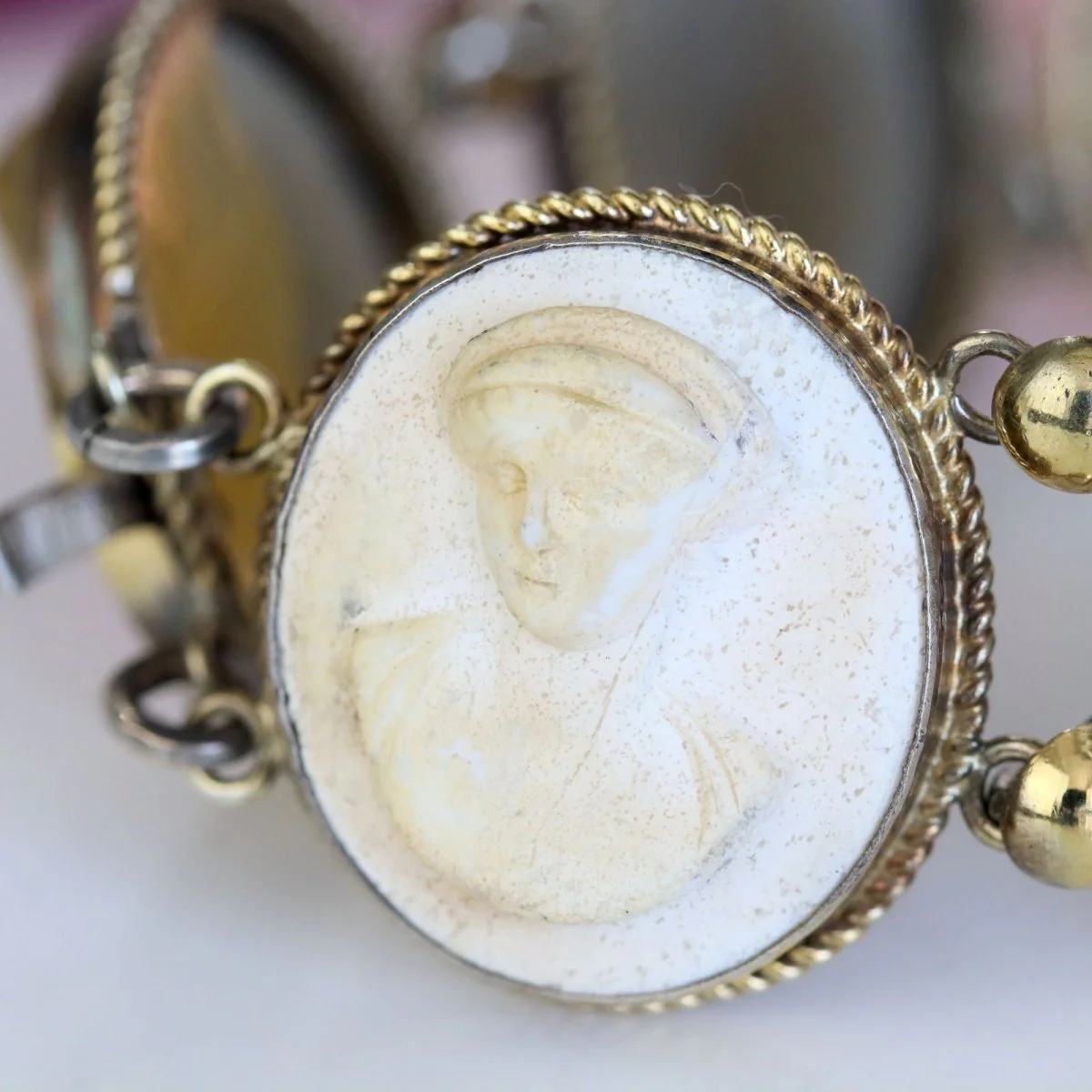 Bracelet ancien en vermeil et pierres de lave - Image 8