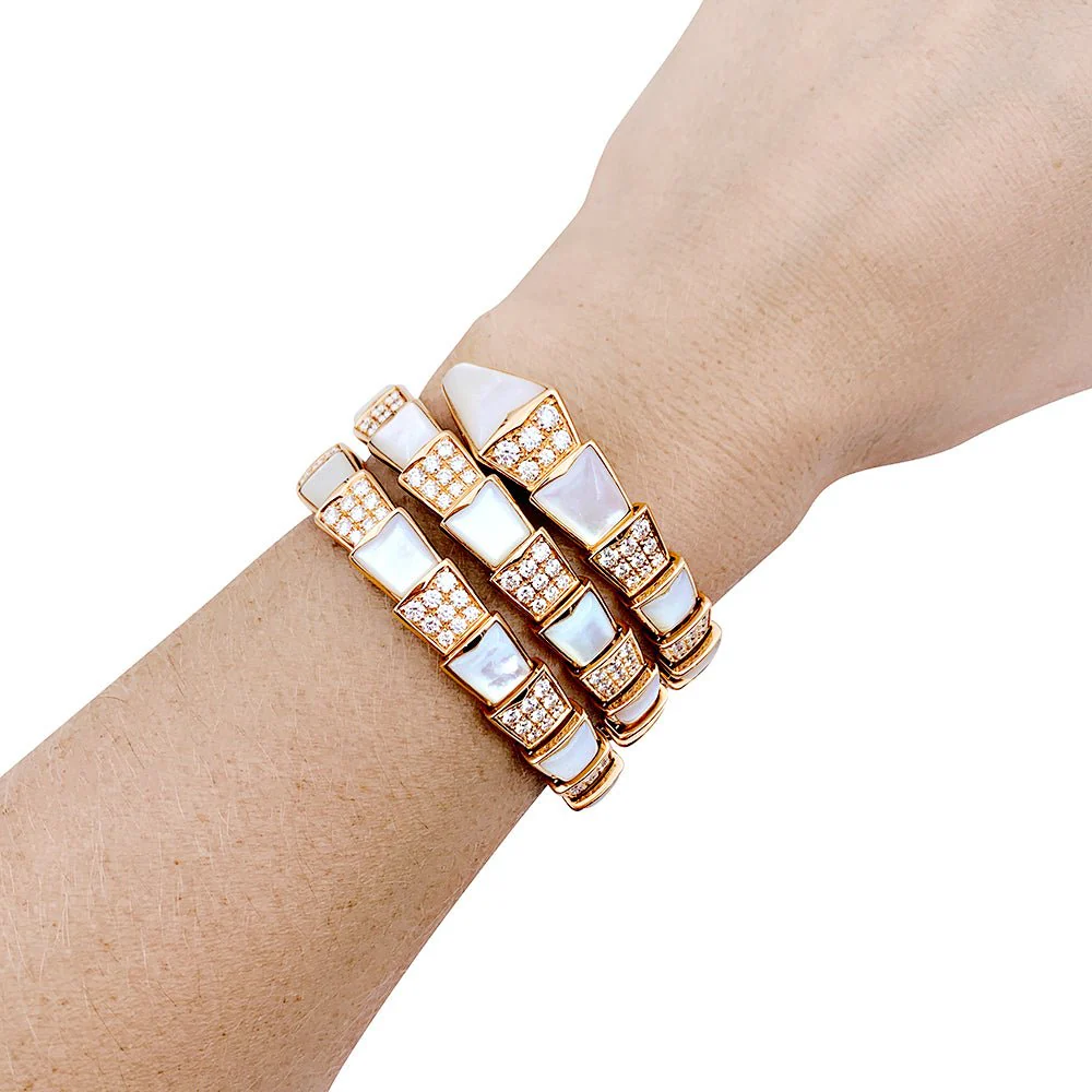 Bracelet BULGARI "Serpenti Viper" en or rose, nacre et diamants - Image 2