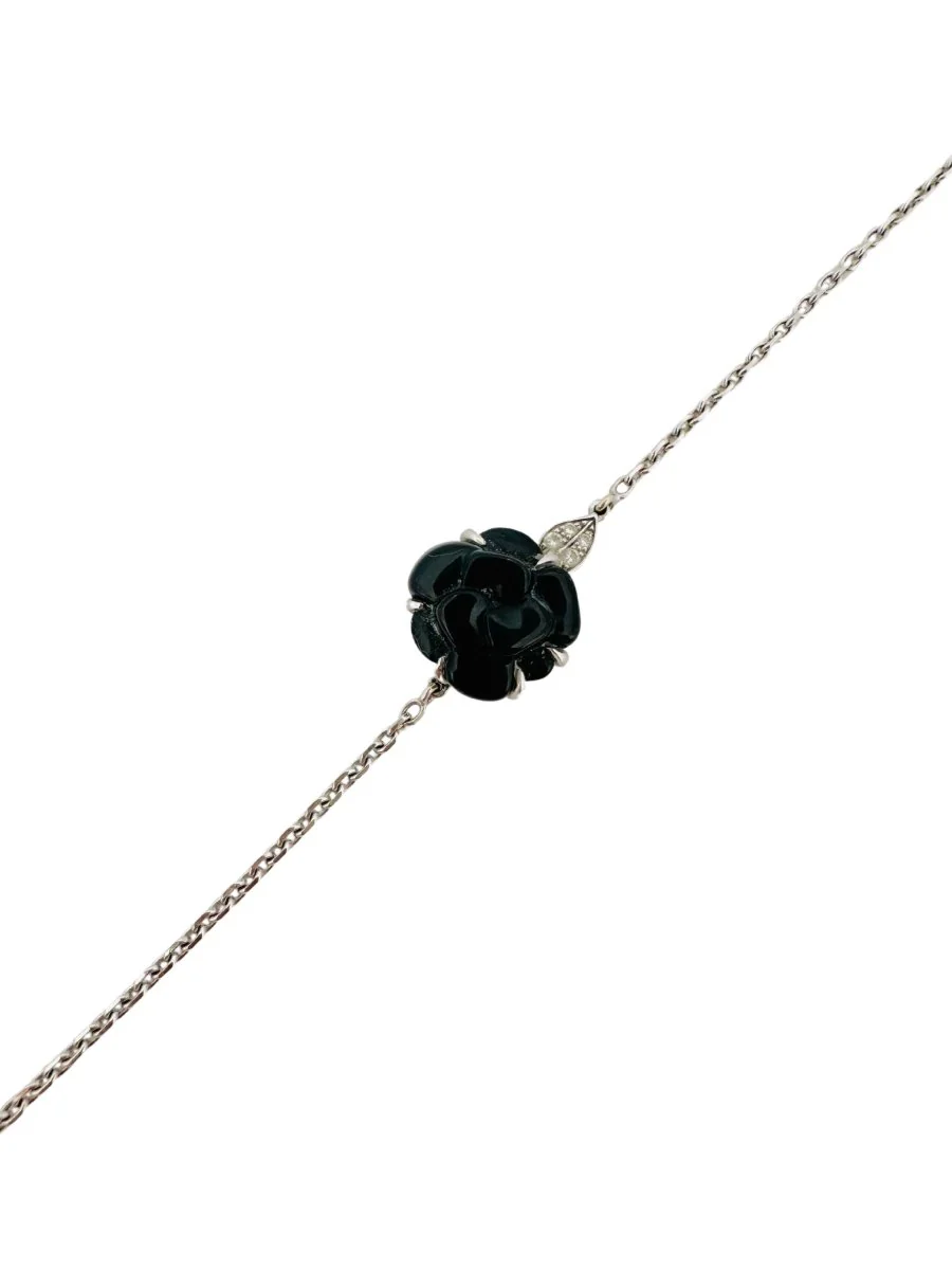 Bracelet CHANEL Camélia en or blanc, onyx et diamants - Image 3