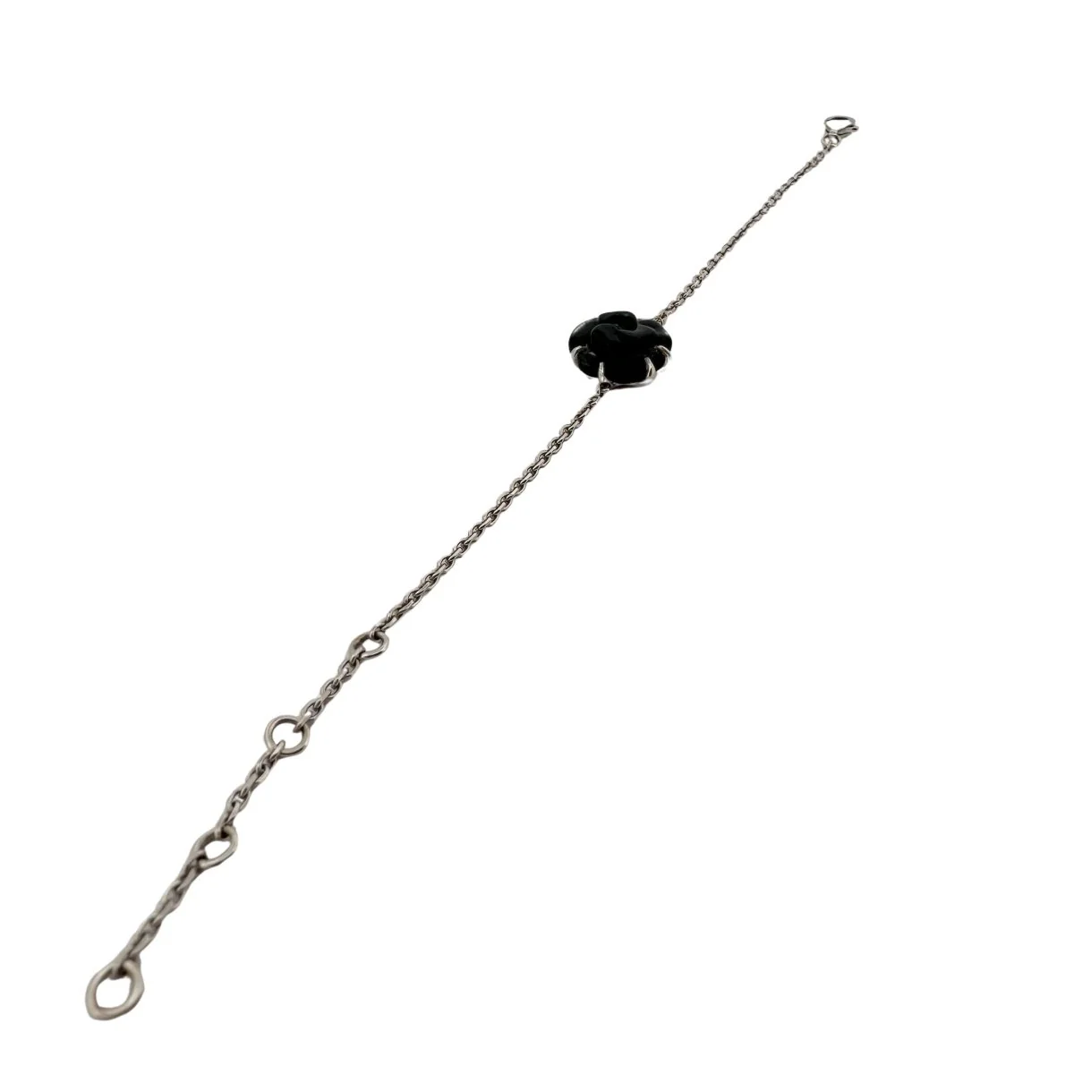Bracelet CHANEL Camélia en or blanc, onyx et diamants - Image 4