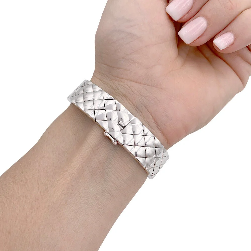 Bracelet CHANEL "Matelassé" en or blanc - Image 4