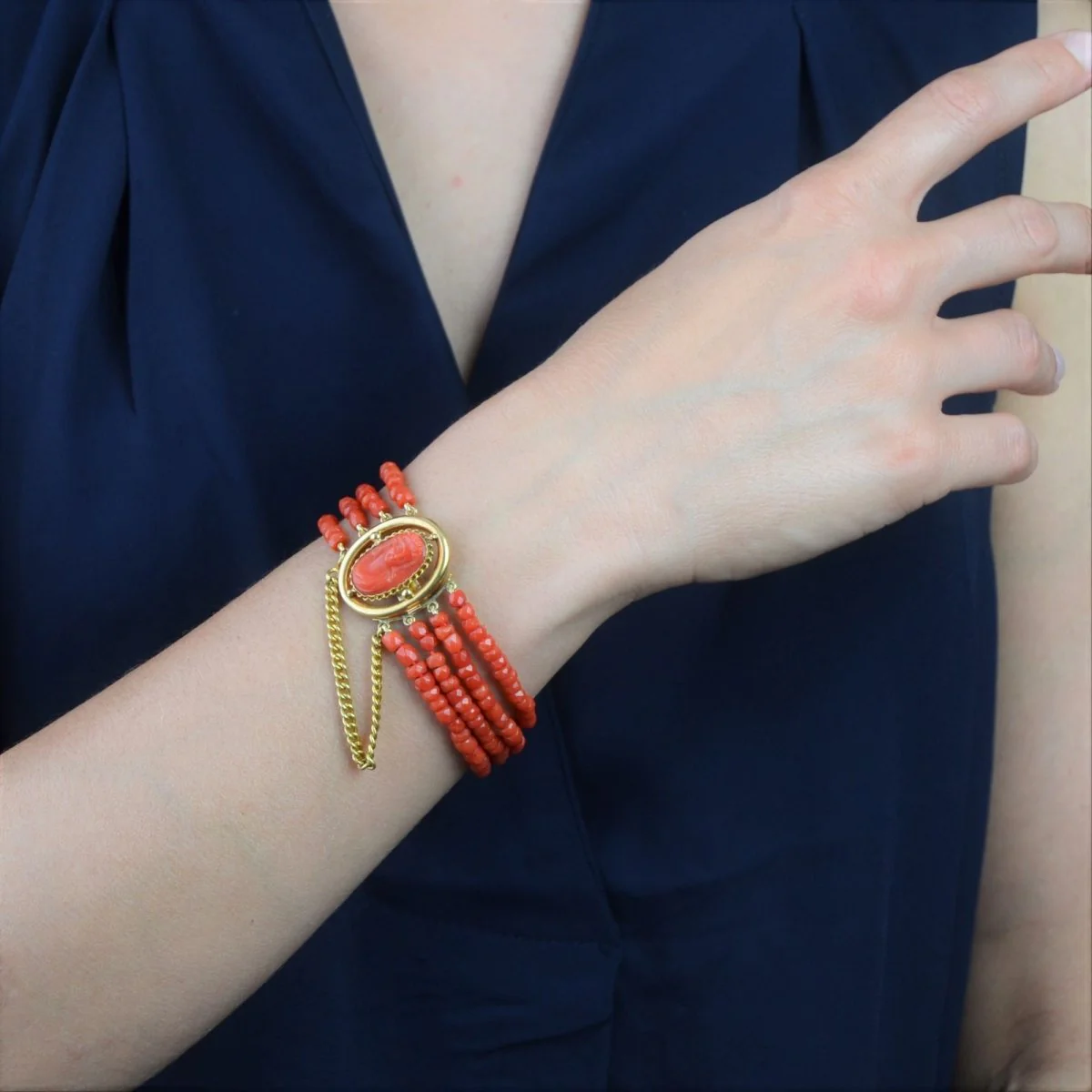 Bracelet Breloque en or jaune et corail - Image 2