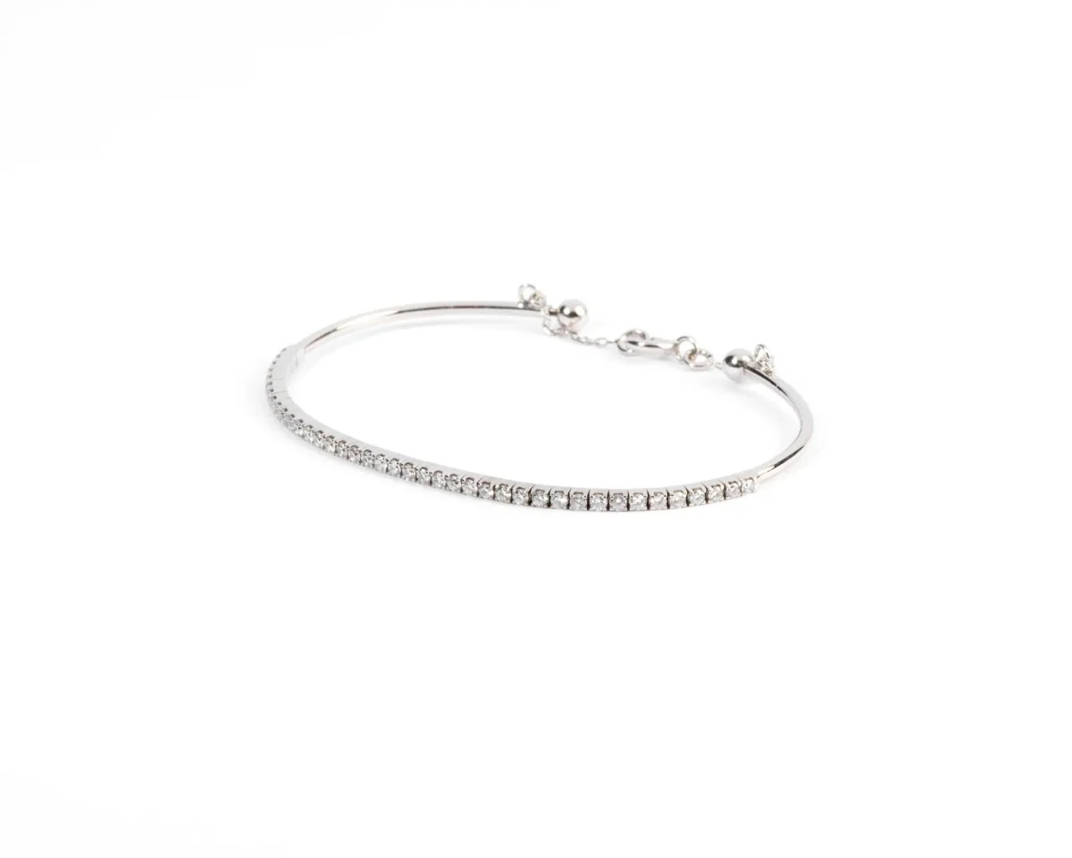 Bracelet demi jonc or gris et diamant sur le dessus - Image 2
