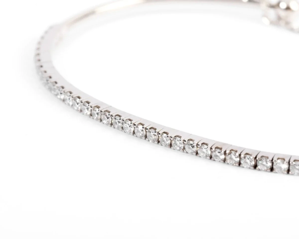 Bracelet demi jonc or gris et diamant sur le dessus - Image 3