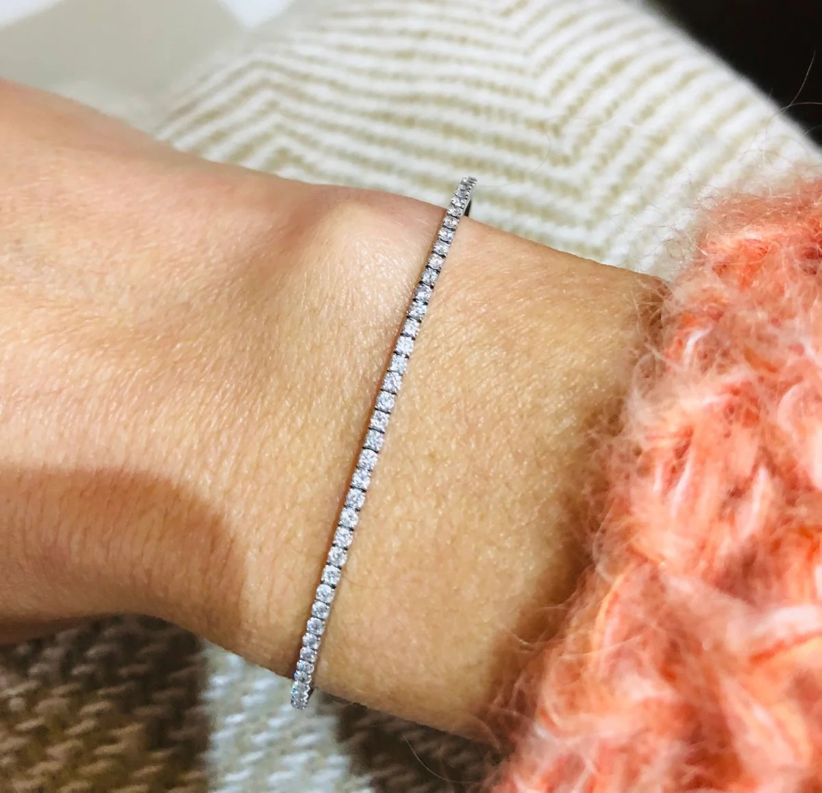 Bracelet demi jonc or gris et diamant sur le dessus - Image 5