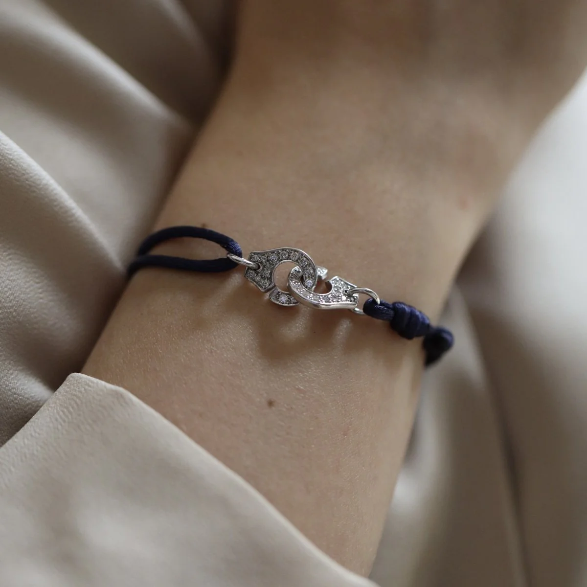 Bracelet Souple DINH VAN "Menottes" en or blanc et diamants - Image 2