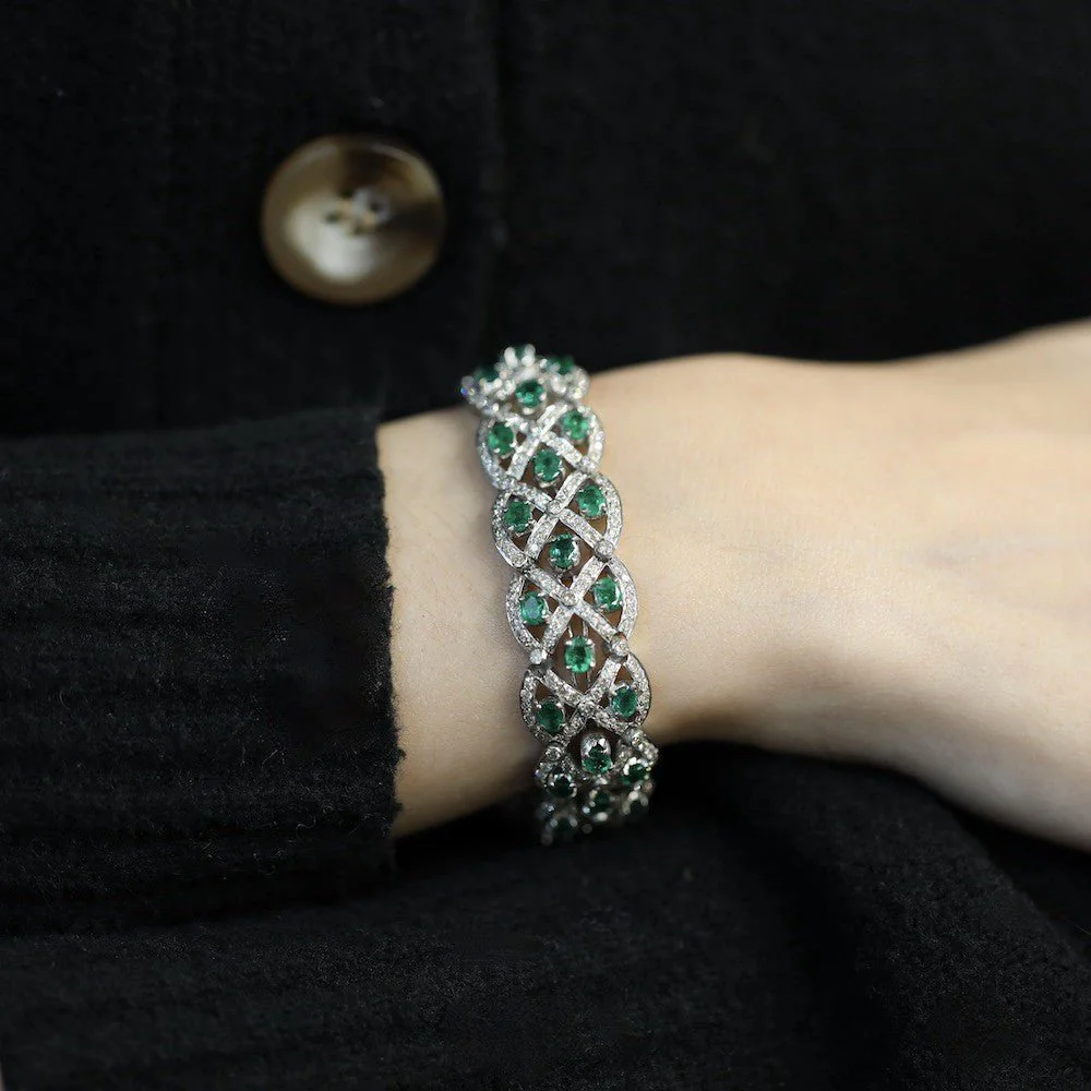 Bracelet Souple en or blanc, émeraudes et diamants - Image 2