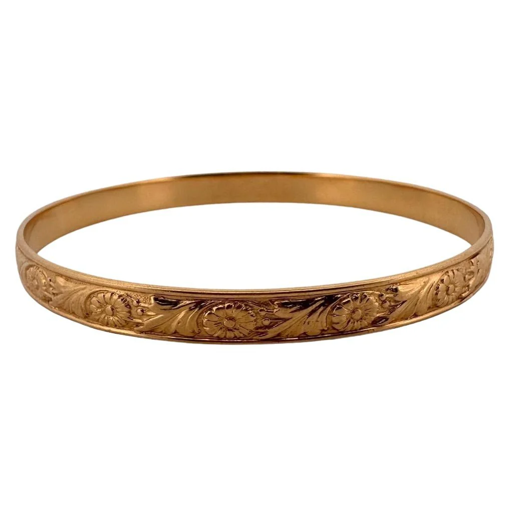 Bracelet en or jaune à décor gravé de fleurs