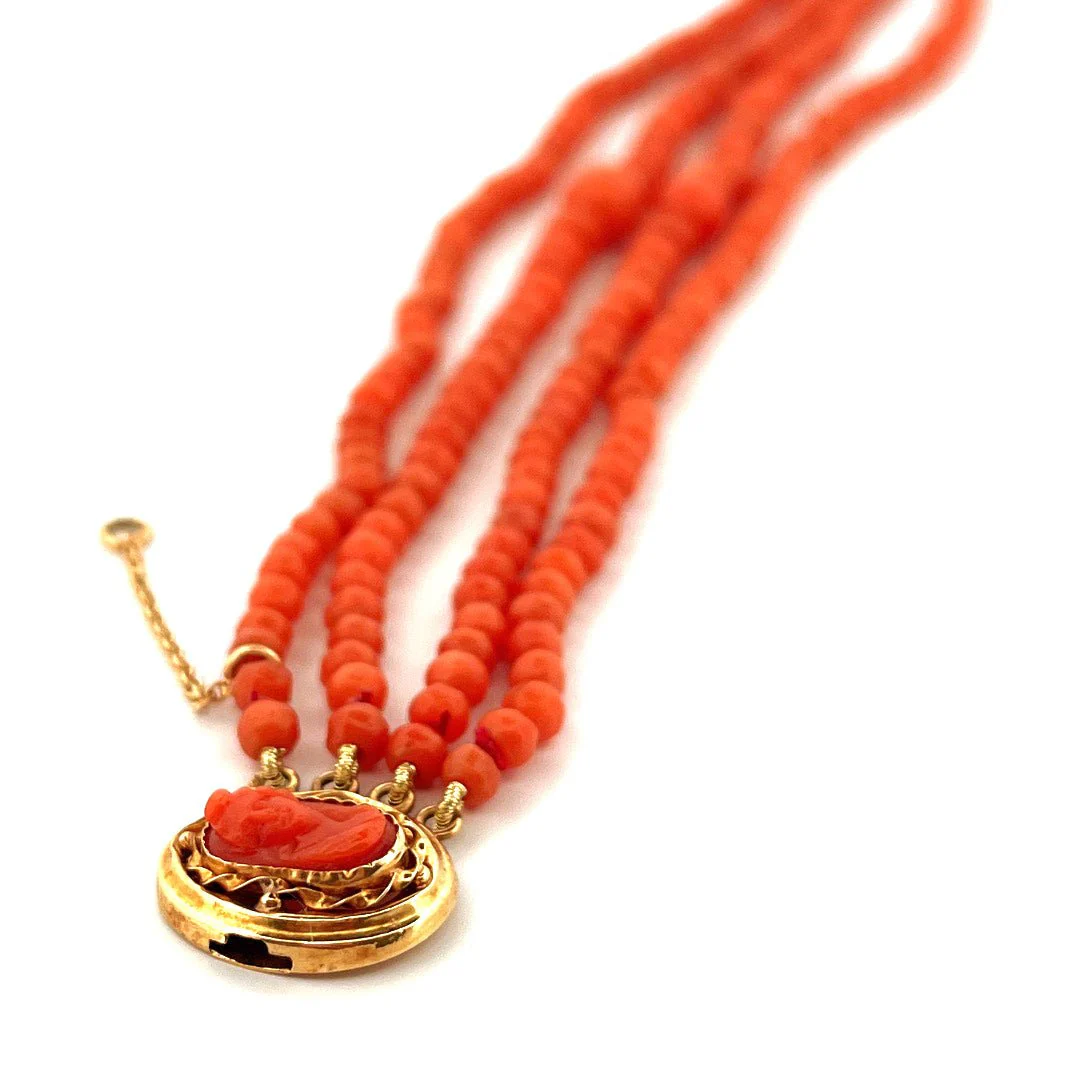 Bracelet en or jaune à rangs de perles de corail - Image 3