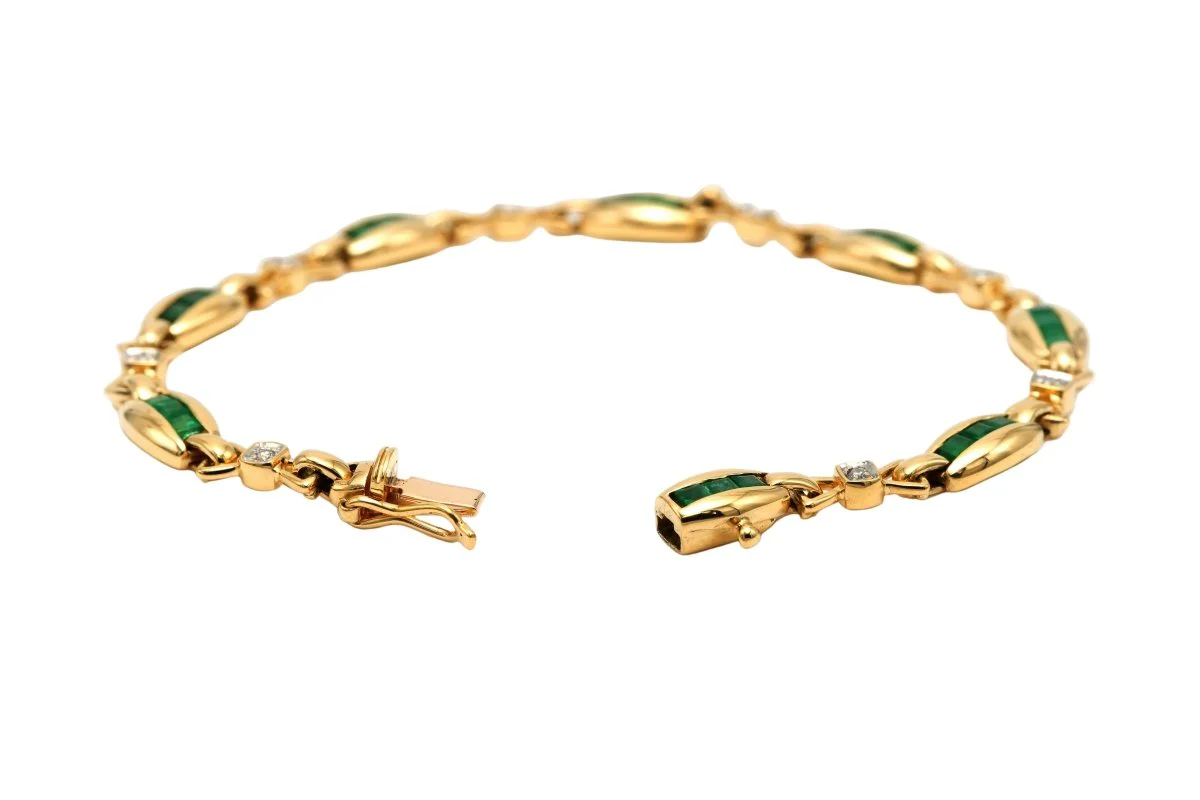 Bracelet en or jaune, émeraudes et diamants - Image 2