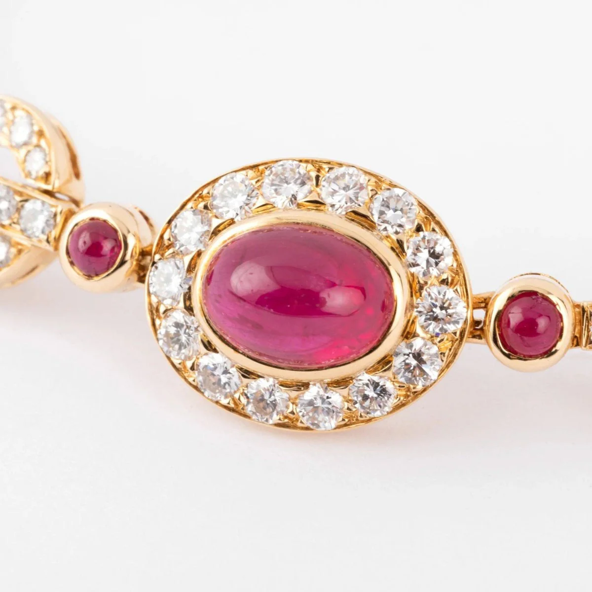 Bracelet en or jaune et diamant ,rubis cabochon de la maison Van Cleef and Arpels - Image 3