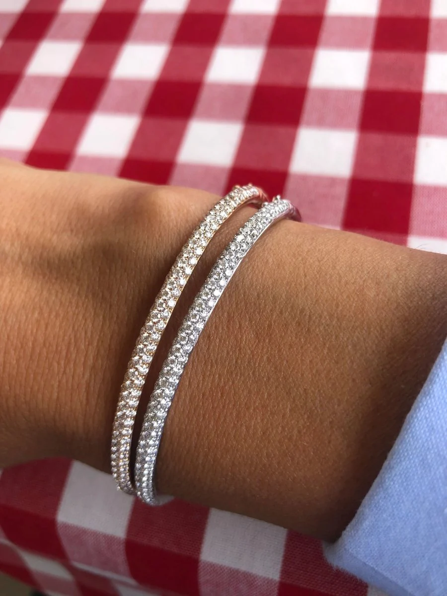 Bracelet jonc ouvrant en or rose serti de 3 lignes de diamant - Image 2