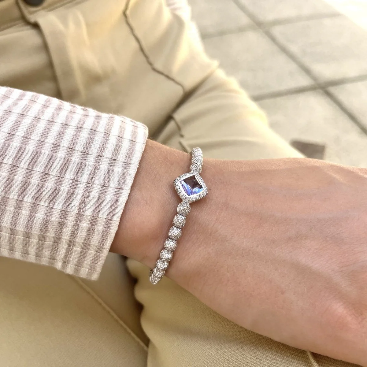 Bracelet FRED  "Pain de sucre" en or gris, tanzanite et diamants. - Image 5