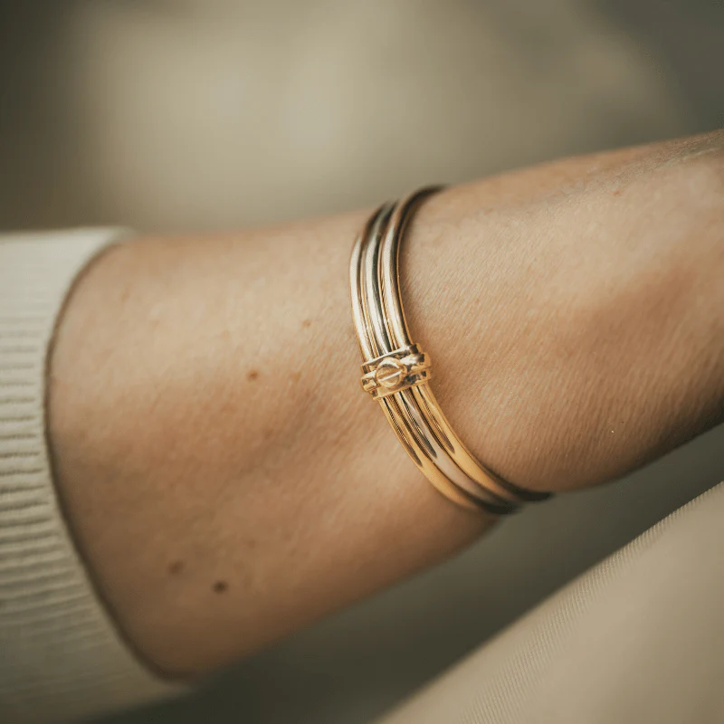 Bracelet Jonc CARTIER "Trinity" en or blanc, or jaune et or rose - Image 3