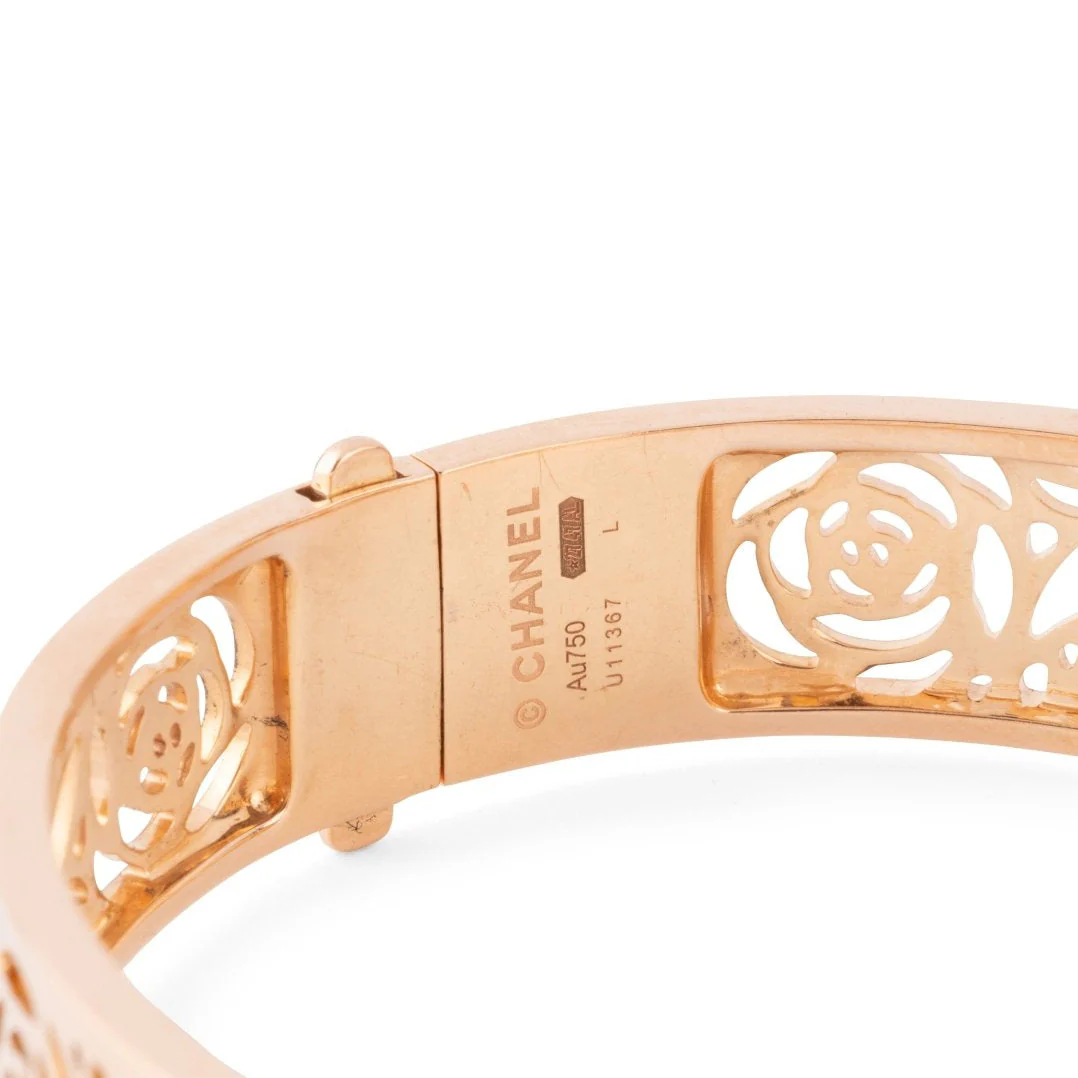 Bracelet Jonc CHANEL "Camélia" en or rose ajouré - Image 3