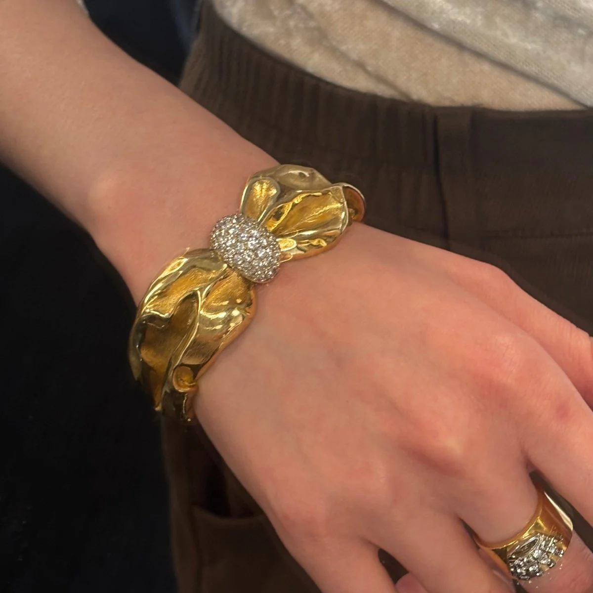Bracelet Jonc en or jaune et diamants - Image 7