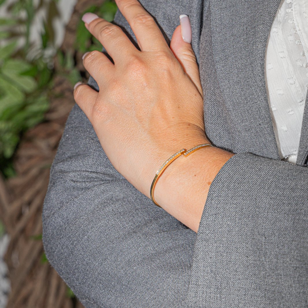 Bracelet jonc en or jaune et diamants - Image 2