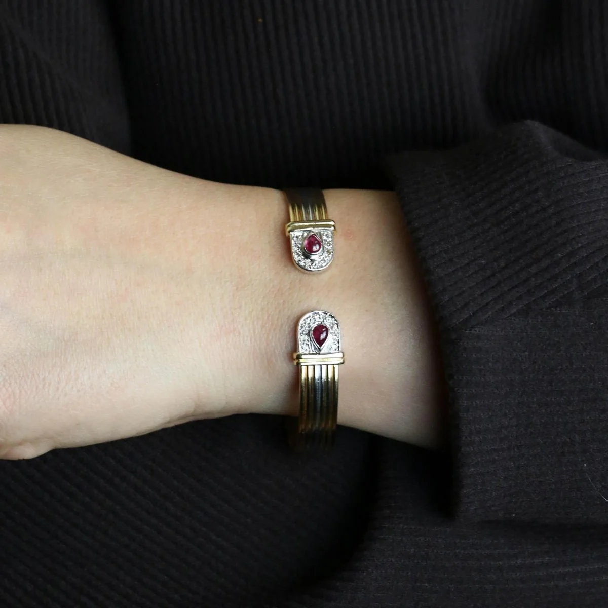 Bracelet Jonc en or blanc, or jaune, or rose, rubis et diamants - Image 2