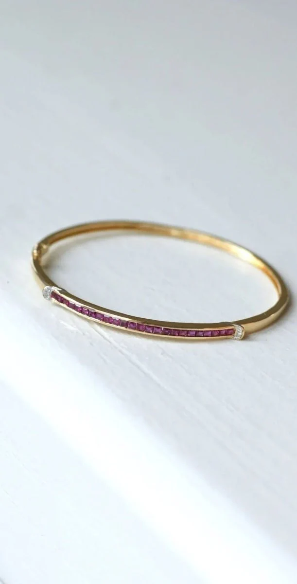 Bracelet jonc ouvrant rubis calibrés et diamants - Image 10