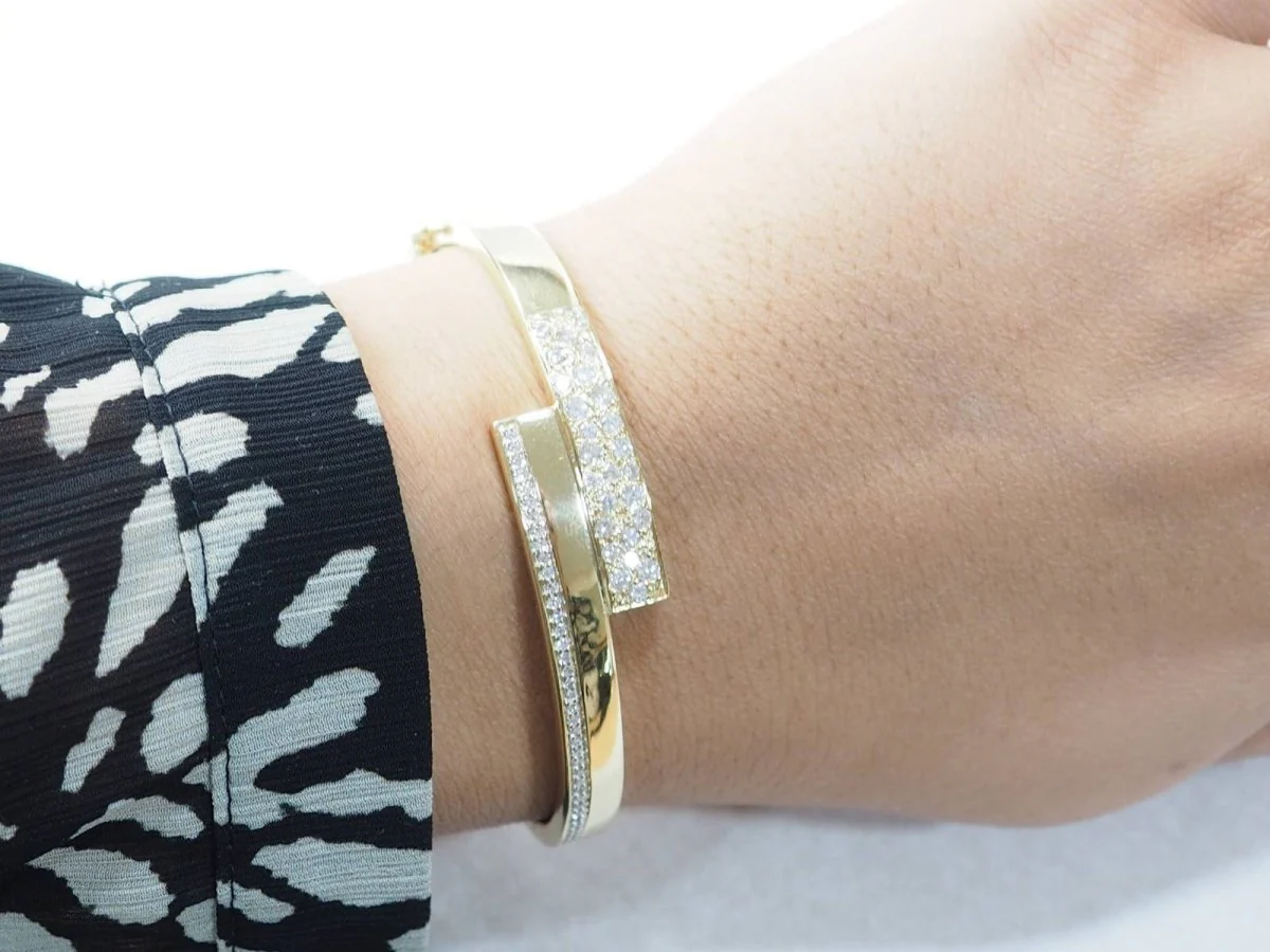 Bracelet Jonc plat ouvrant or jaune et diamants - Image 2