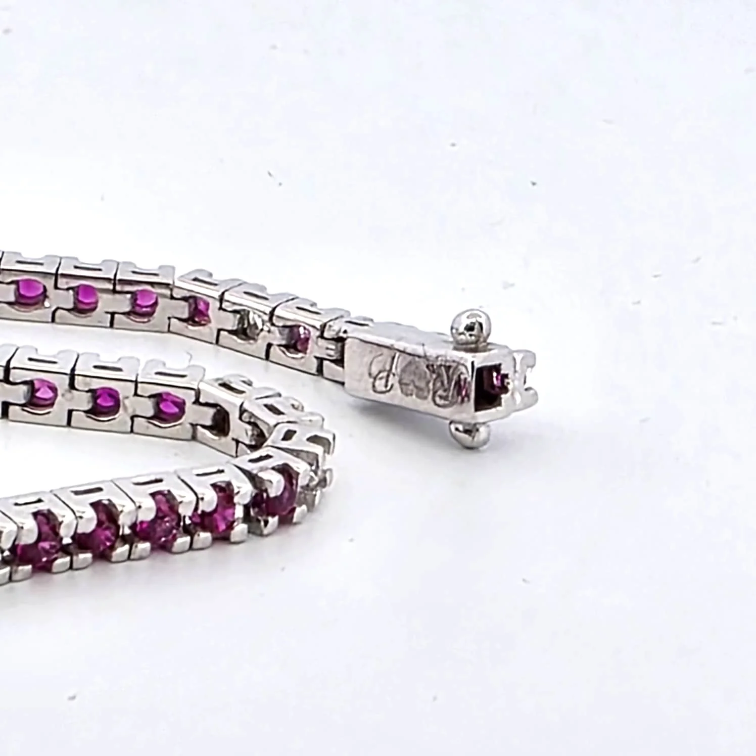 Bracelet Ligne en or blanc, rubis et diamants - Image 7