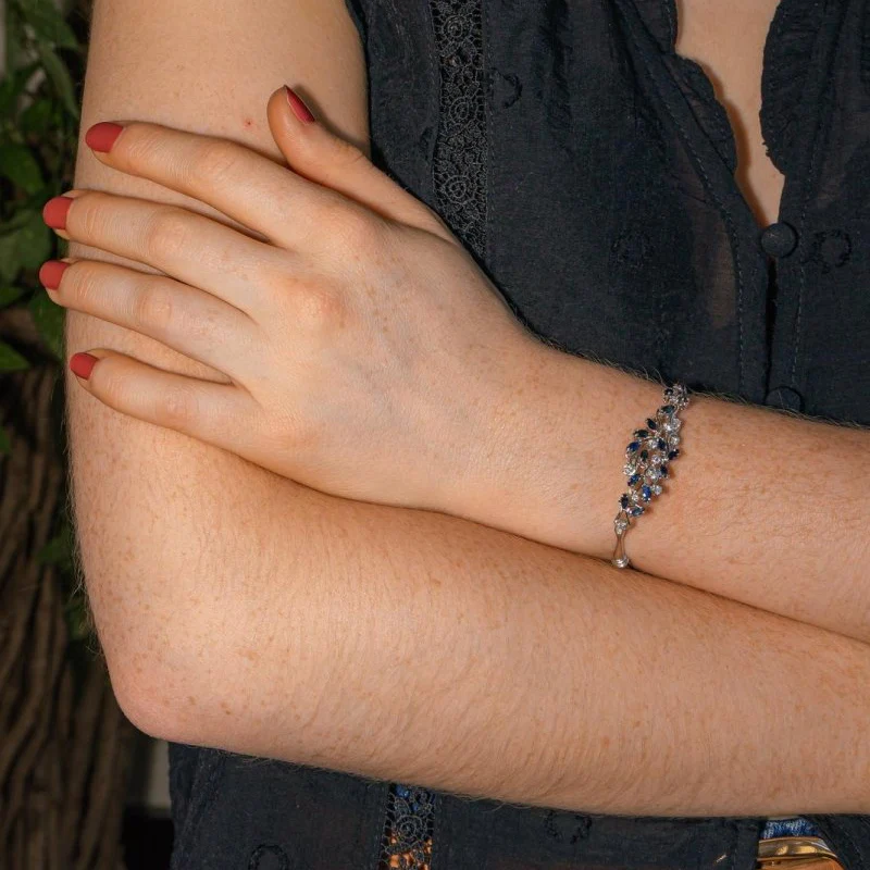 Bracelet en or blanc, saphirs et diamants - Image 2