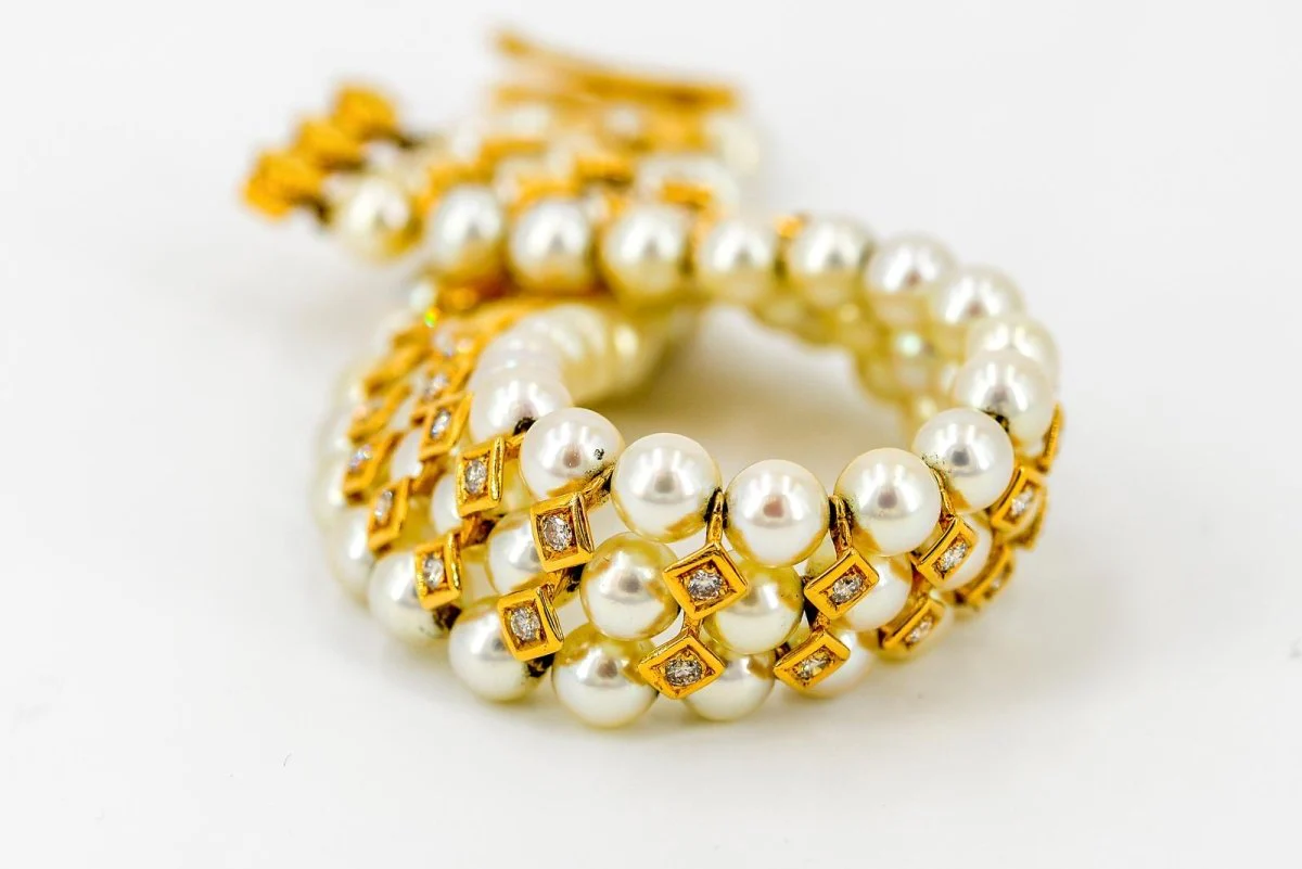 Bracelet en or jaune, perles et diamants