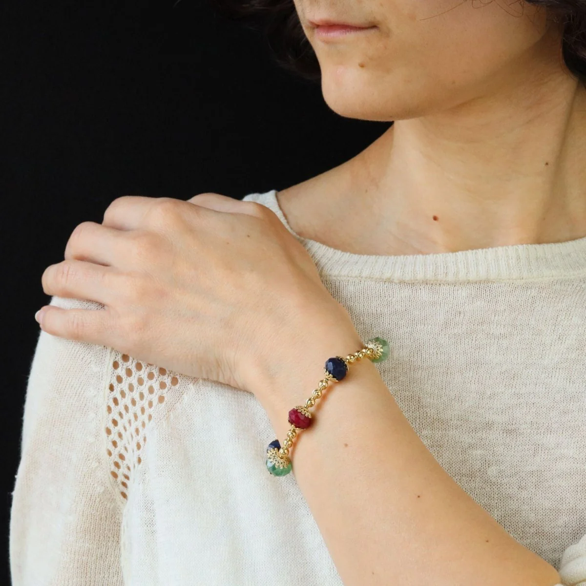 Bracelet or jaune et perles de rubis saphirs émeraudes en or jaune - Image 6