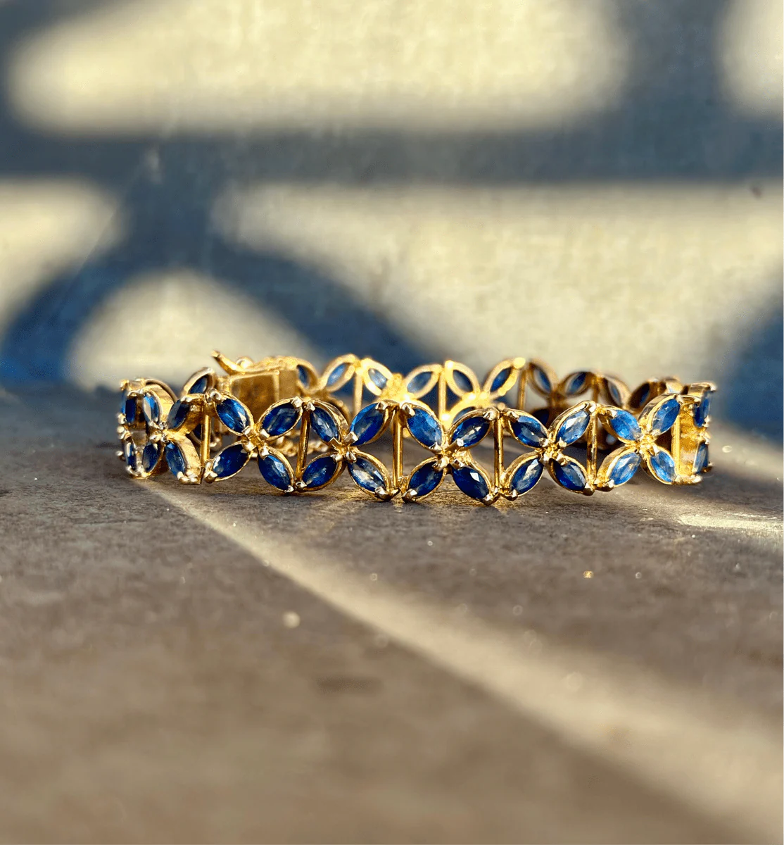 Bracelet rosaces en or jaune et saphir - Image 5