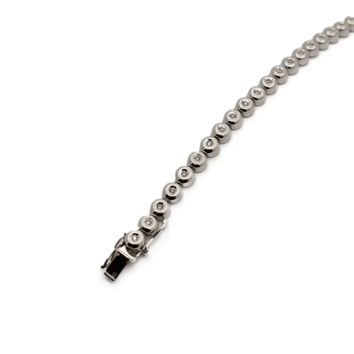 Bracelet tennis en or gris et diamants - Image 4