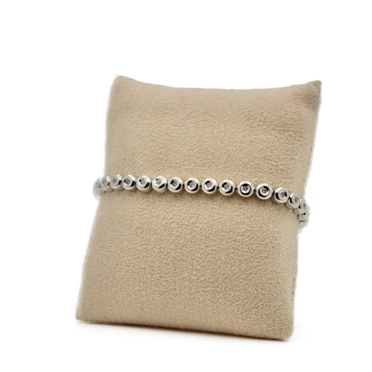 Bracelet tennis en or gris et diamants - Image 8