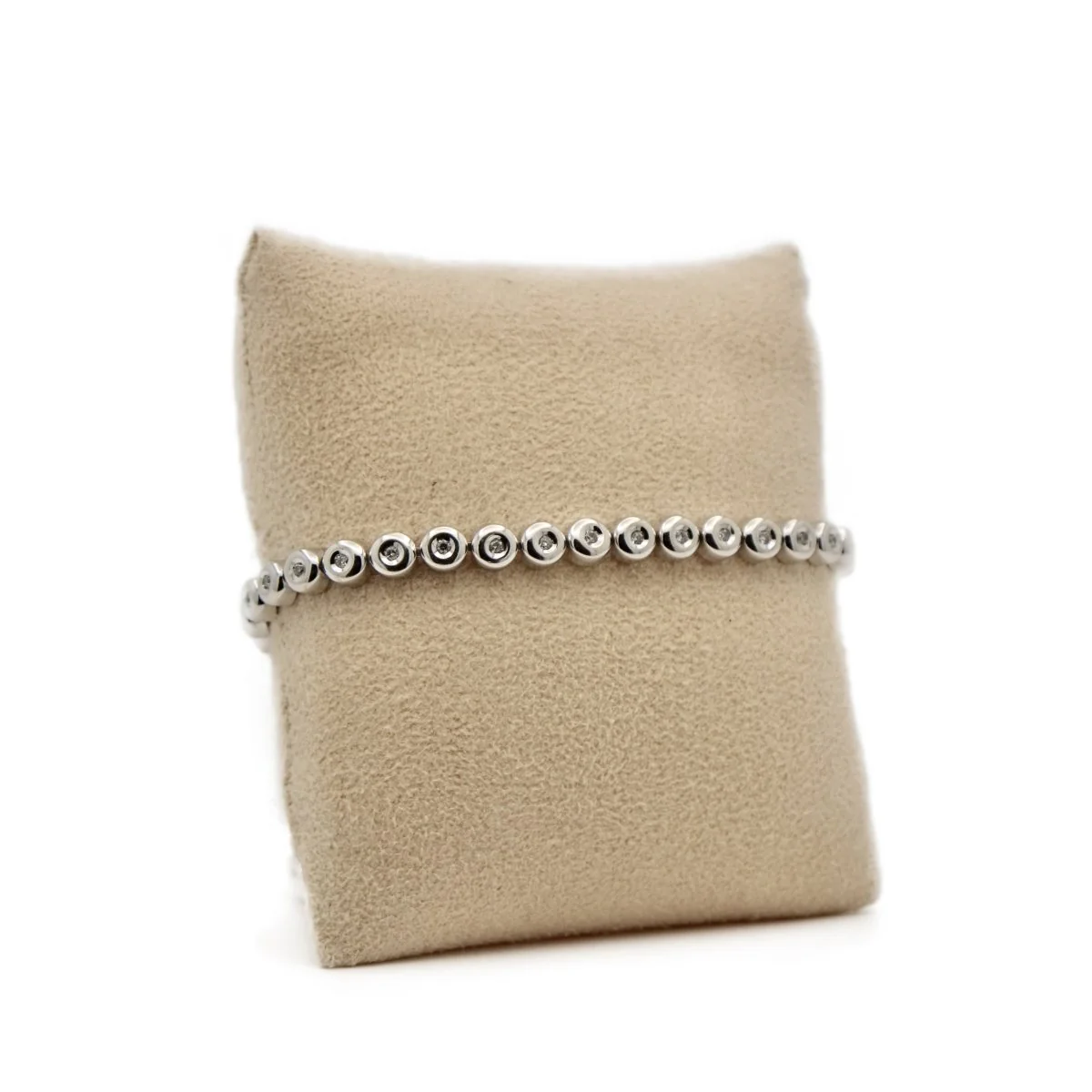 Bracelet tennis en or gris et diamants - Image 9