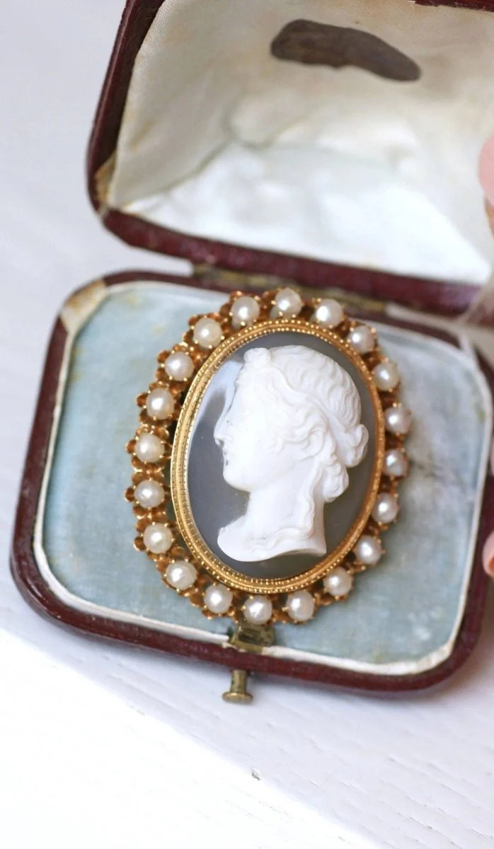 Broche camée agate et perles fines
