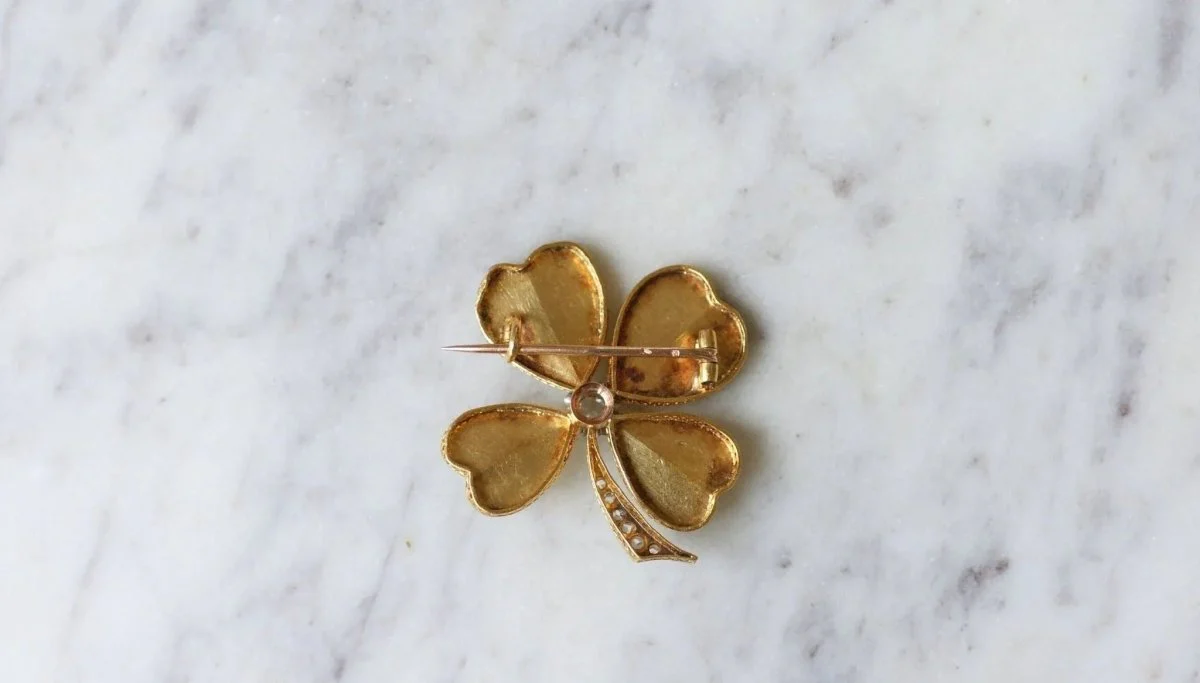 Broche Trèfle Diamants sur Or Jaune - Image 10