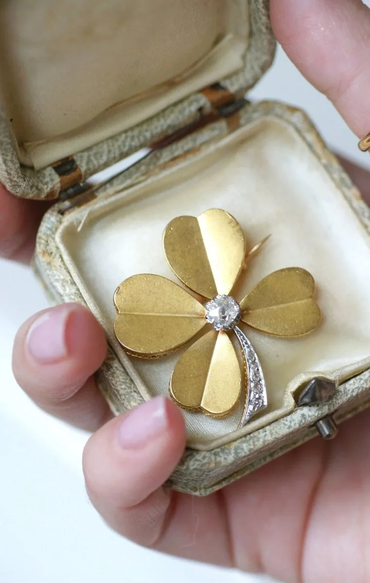 Broche Trèfle Diamants sur Or Jaune - Image 11