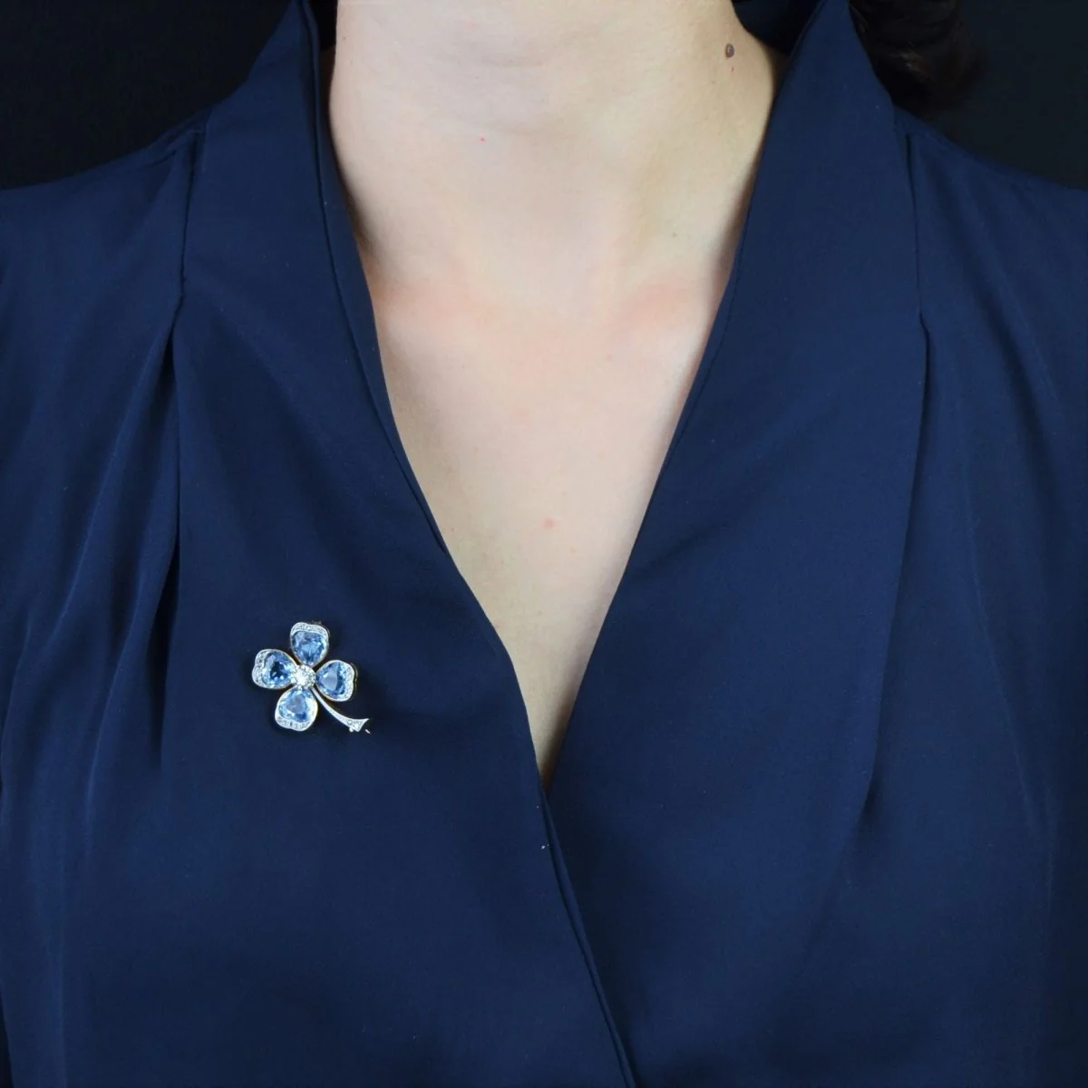 Broche en or jaune, spinelles et diamants - Image 2
