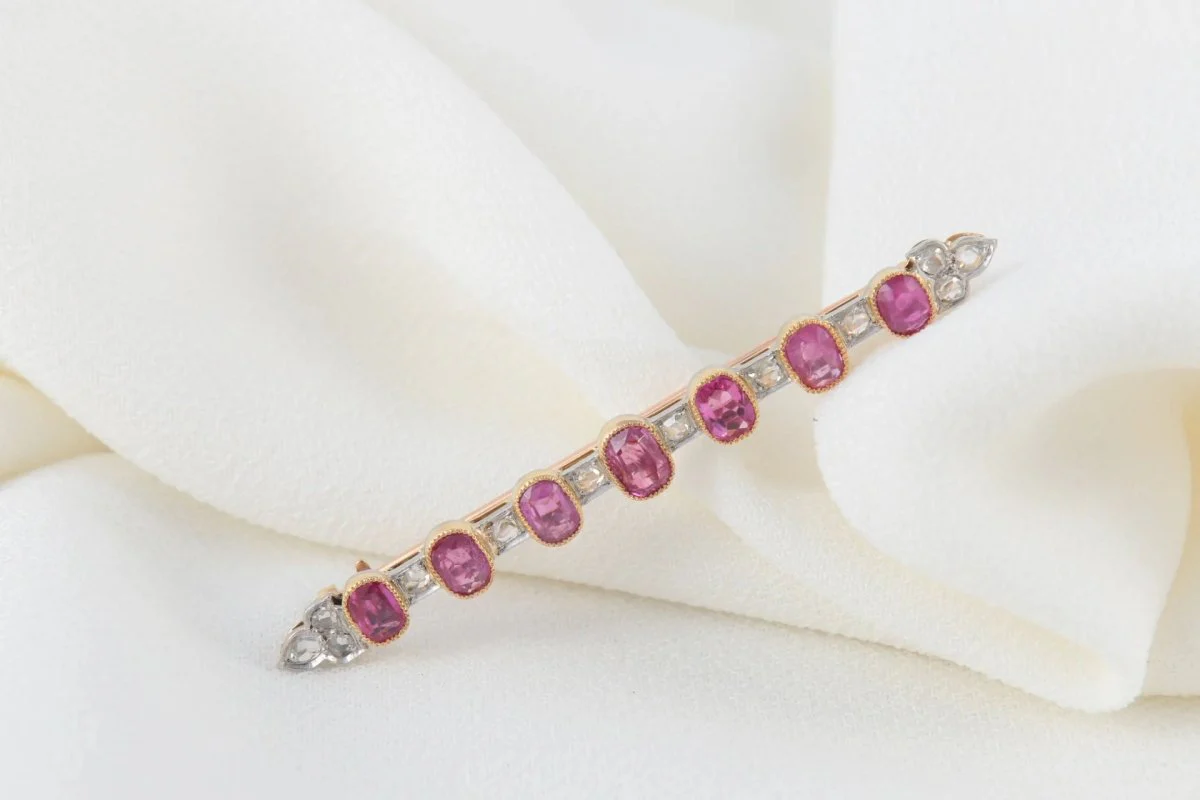 Broche Barrette Ancienne en Or, Diamants et Saphirs Roses - Image 3