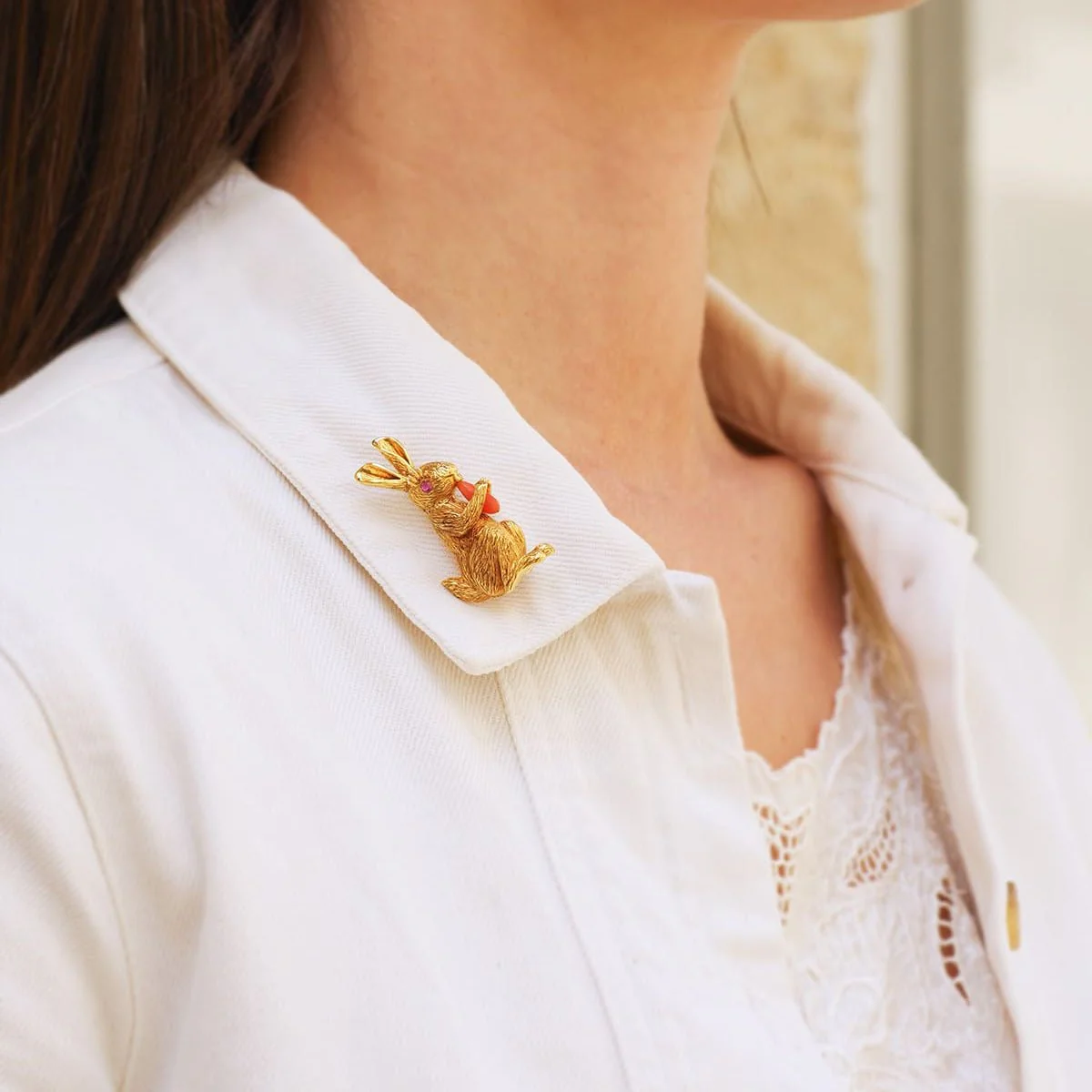 Broche Épingle en or jaune, corail et rubis - Image 2