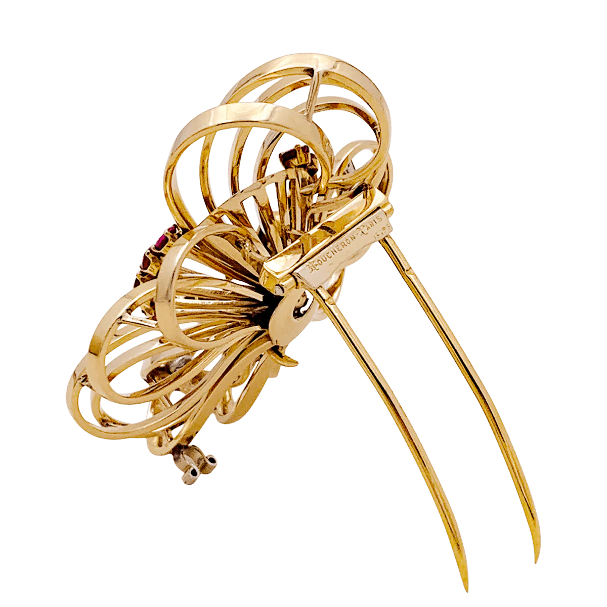 Broche BOUCHERON en or jaune, platine, rubis et diamants. - Image 4