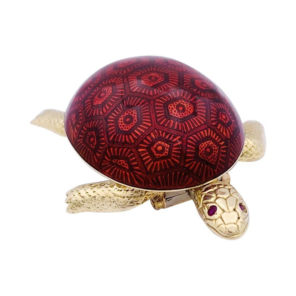 Broche BOUCHERON Tortue en or jaune, émail et rubis - Image 4