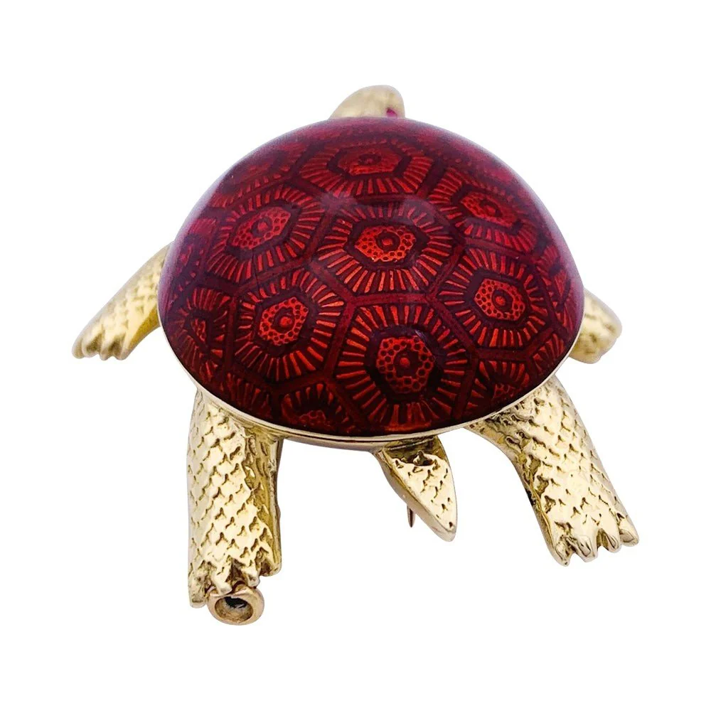Broche BOUCHERON Tortue en or jaune, émail et rubis - Image 6